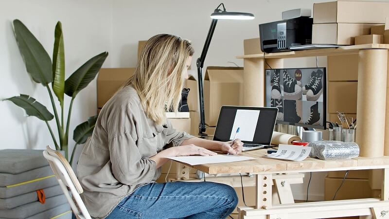 Frugal Finance Tips for Side Hustlers Turning Their Idea Into a Business